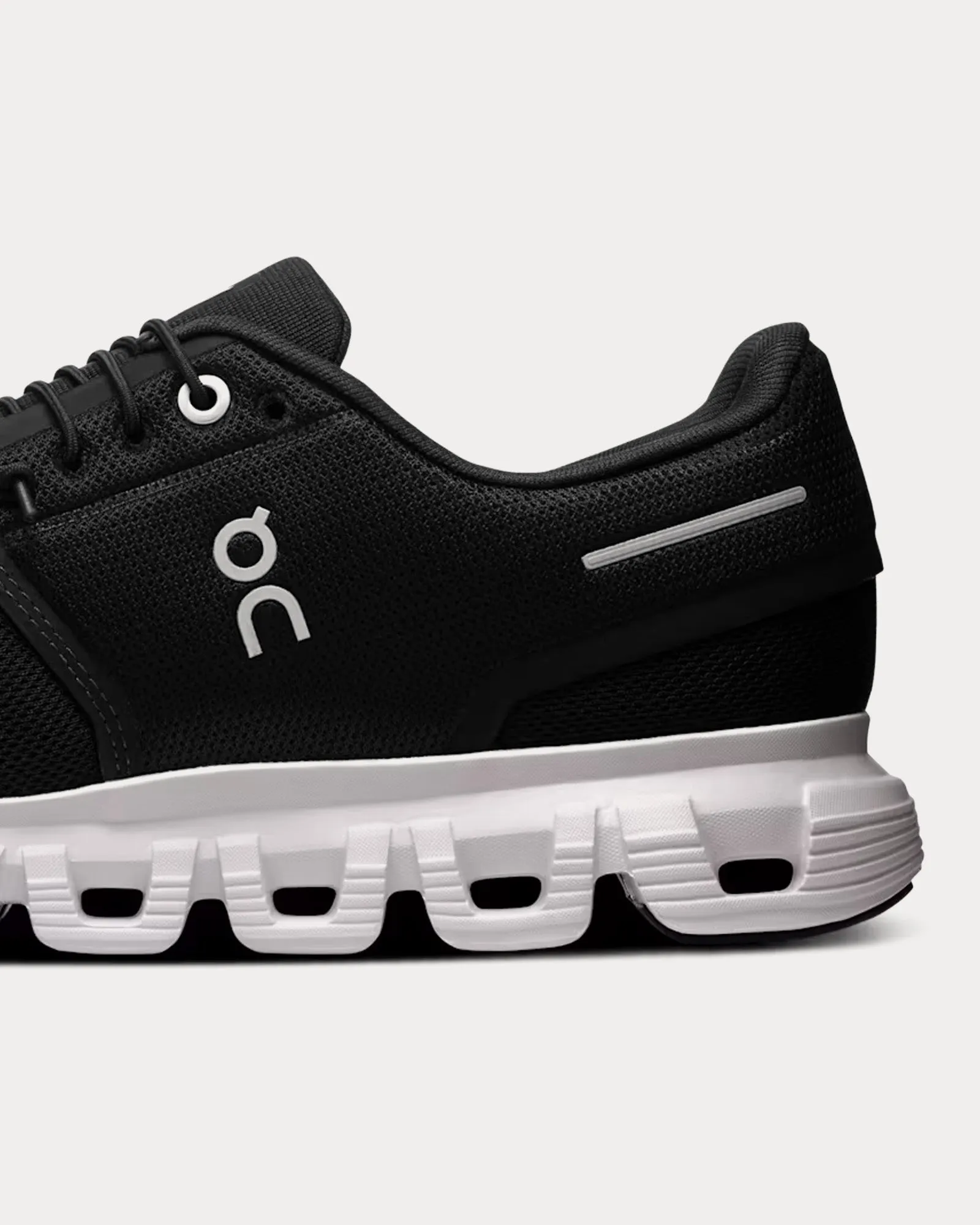 Cloud 6 Black / White Running Shoes