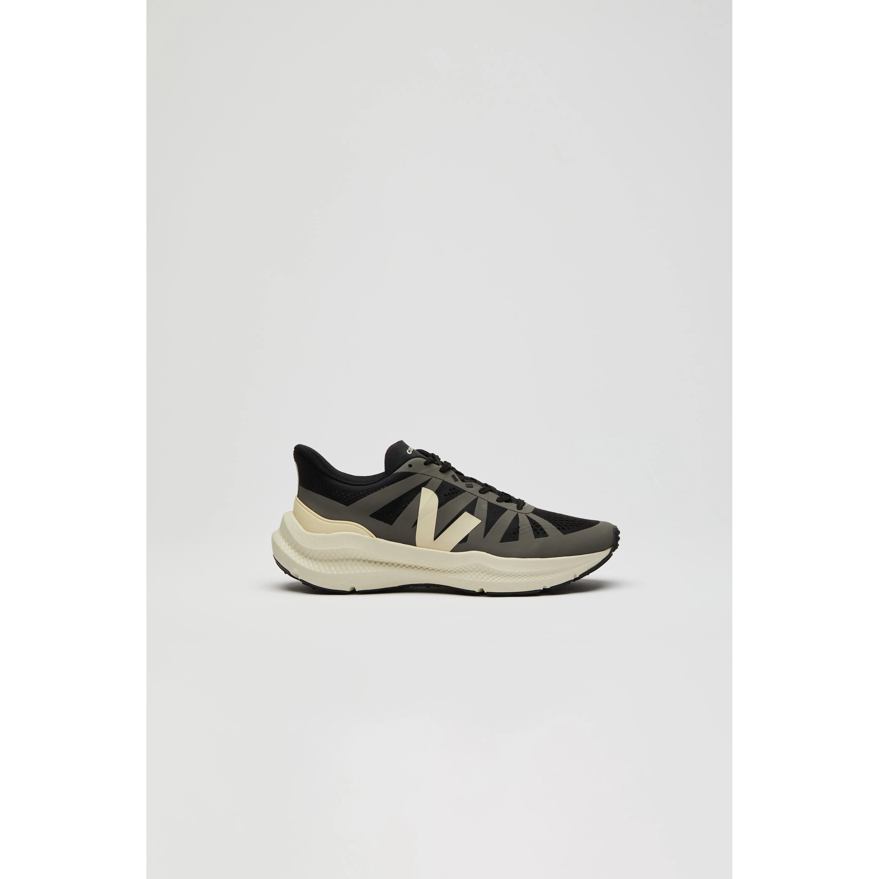 Veja Men's Condor 3 Engineered Mesh in Black Calcaire