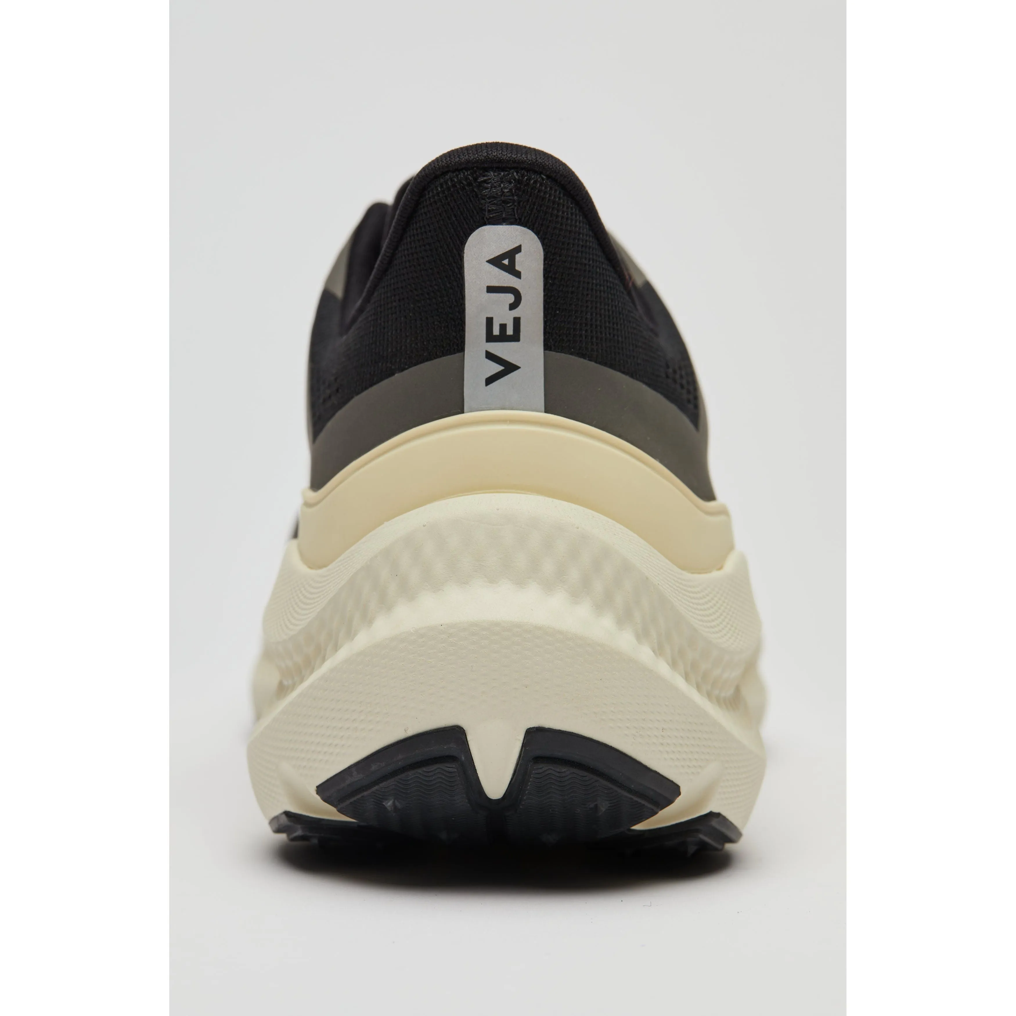 Veja Men's Condor 3 Engineered Mesh in Black Calcaire