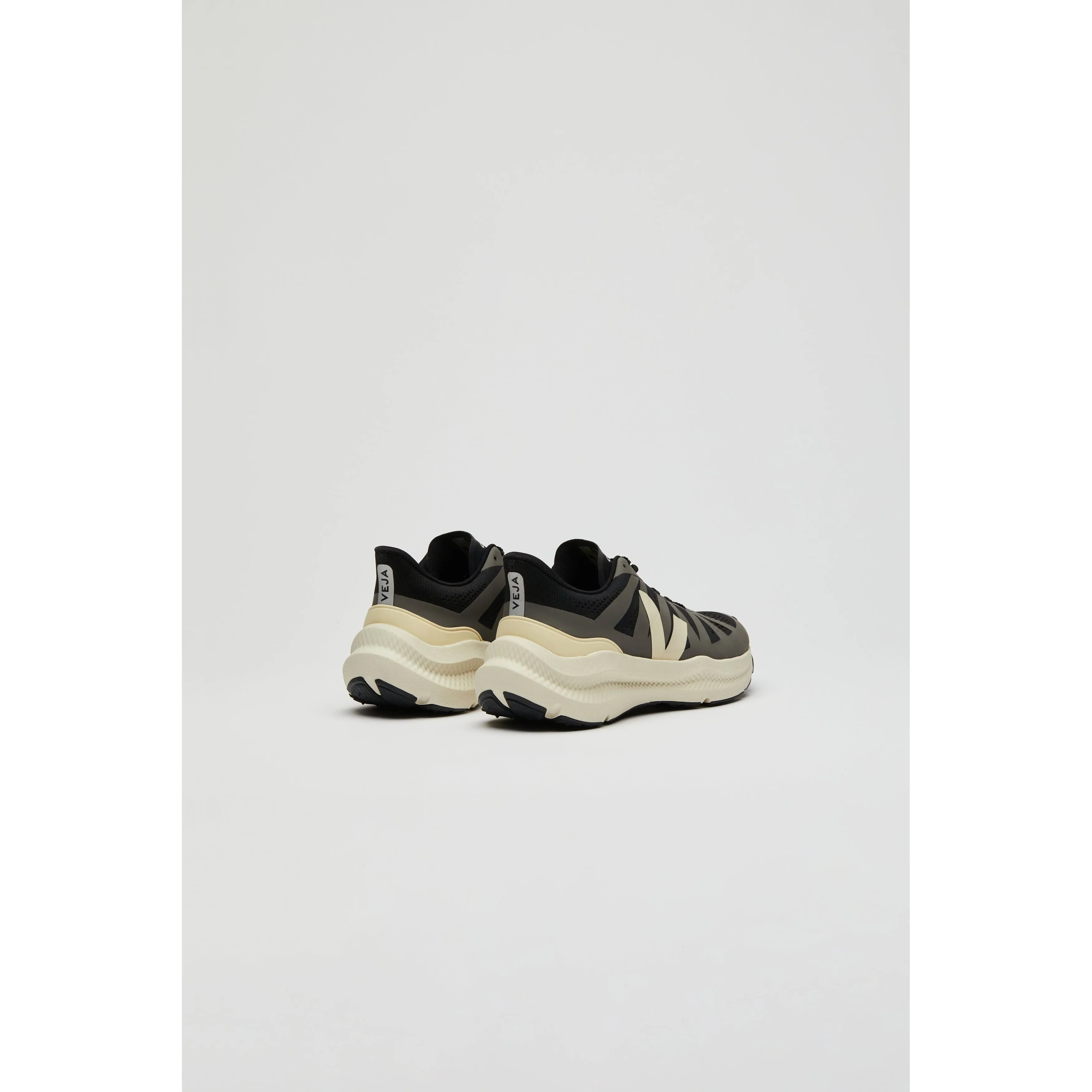 Veja Men's Condor 3 Engineered Mesh in Black Calcaire