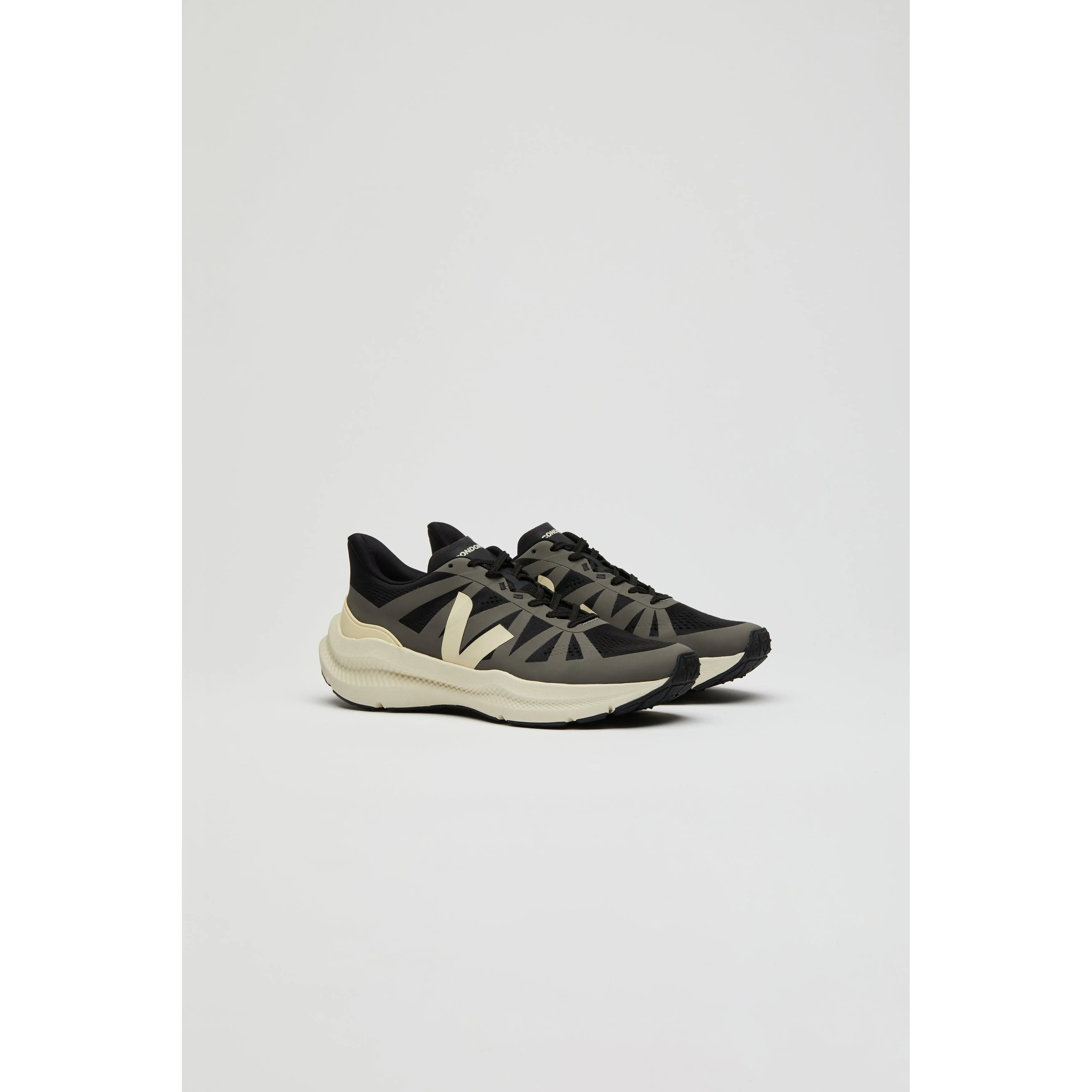 Veja Men's Condor 3 Engineered Mesh in Black Calcaire