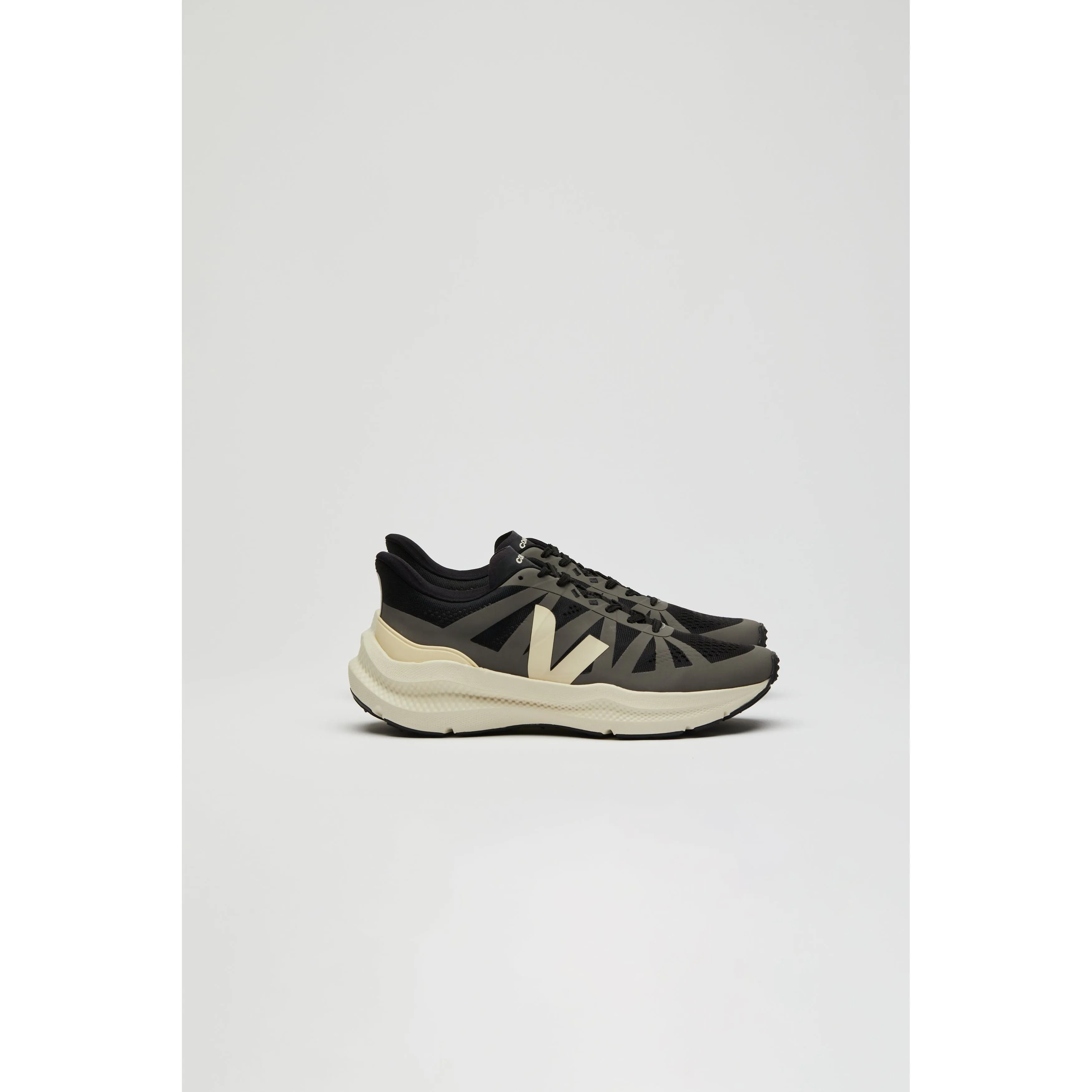 Veja Men's Condor 3 Engineered Mesh in Black Calcaire