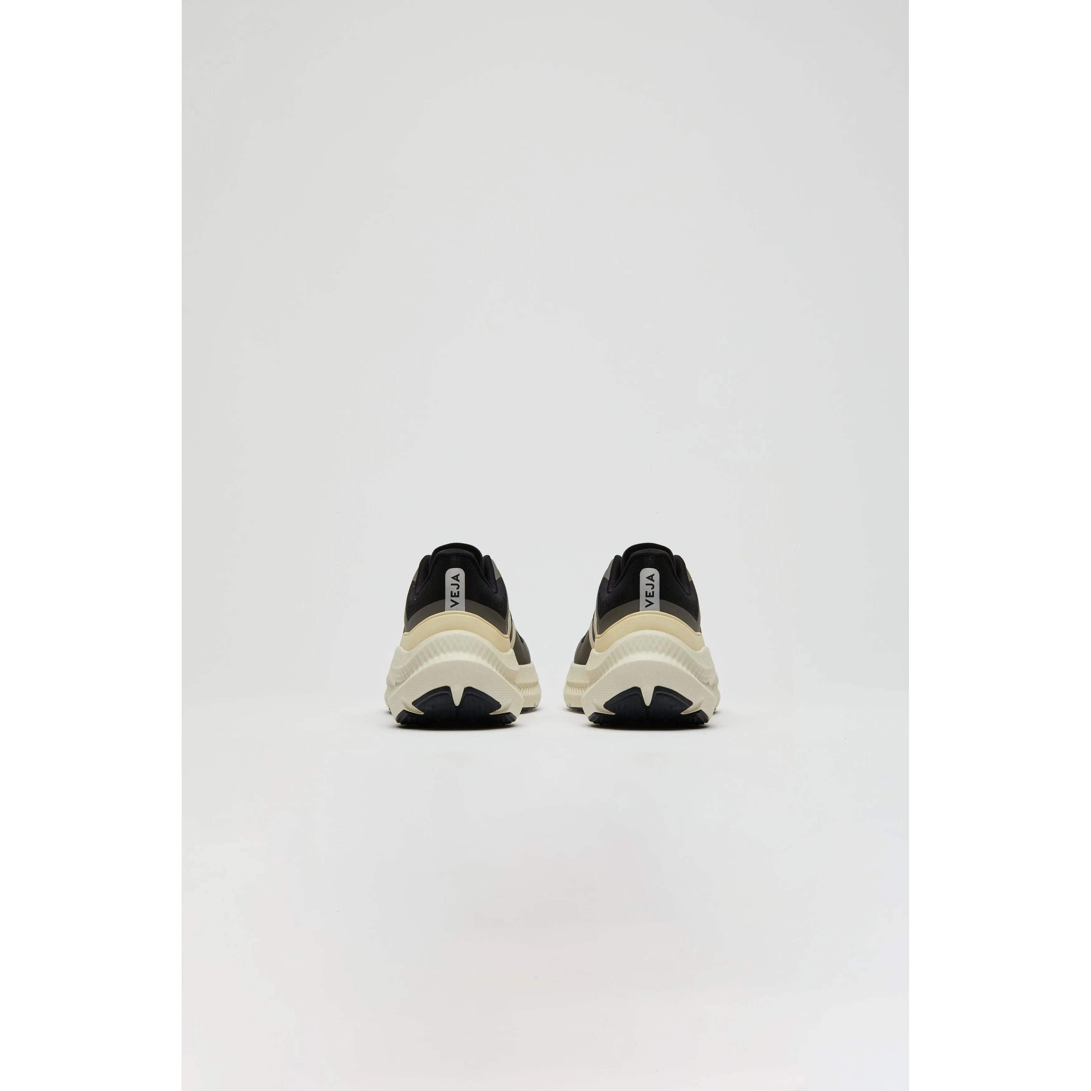 Veja Men's Condor 3 Engineered Mesh in Black Calcaire