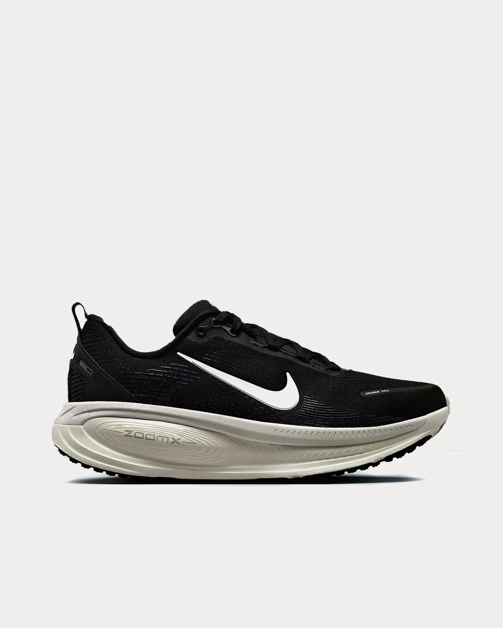Vomero 18 Black / Coconut Milk / Light Iron Ore / Summit White Running Shoes